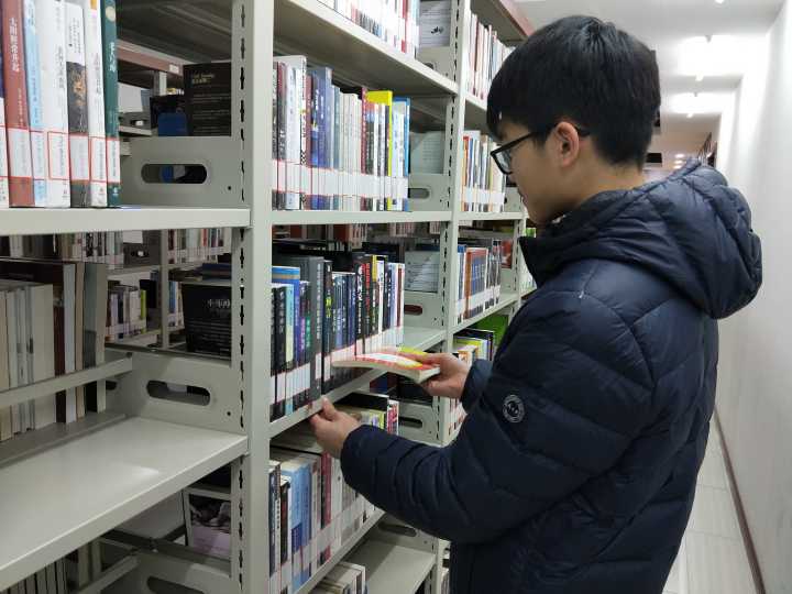 180203高一4班老西门图书馆社会实践1.jpg 180203高一4班老西门图书馆社会实践1.jpg