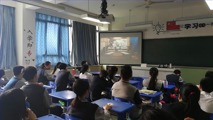180503五四主题升旗仪式.jpg 180503五四主题升旗仪式.jpg