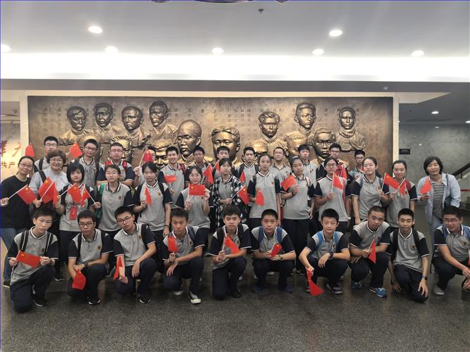 1红色之旅集体照.jpg 1红色之旅集体照.jpg